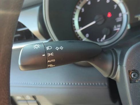 Used 2023 Toyota Highlander L FWD image 15