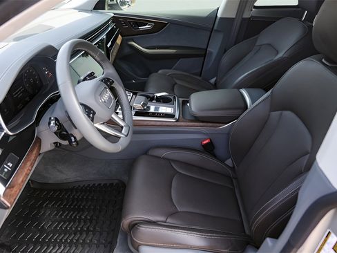 Used 2024 Audi Q8 Prestige image 12