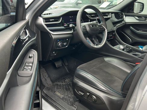 Used 2024 Jeep Grand Cherokee Trailhawk image 10