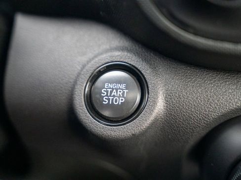 Certified 2025 Hyundai Venue SEL image 32