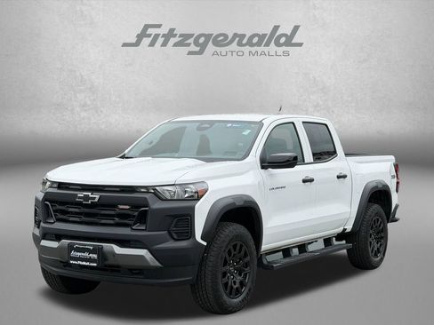Used 2024 Chevrolet Colorado Trail Boss w/ Advanced Trailering Package AWD/4WD image 2