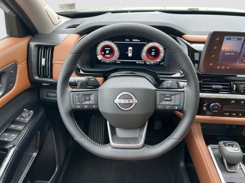 New 2026 Nissan Pathfinder Platinum AWD/4WD image 14