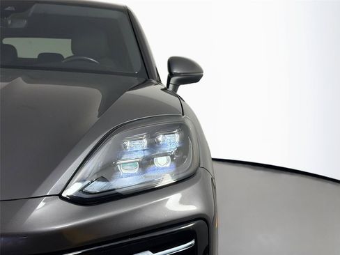 Certified 2024 Porsche Cayenne Coupe AWD/4WD image 15