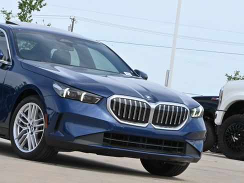 Used 2024 BMW 530i w/ M Sport Package image 35