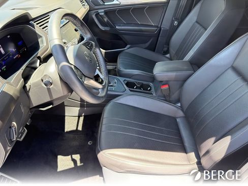 Used 2023 Volkswagen Tiguan SE R-Line FWD image 12