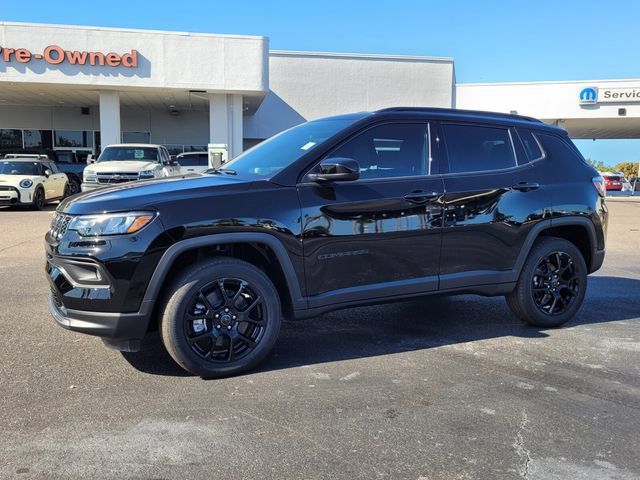 Used 2026 Jeep Compass Latitude AWD/4WD image 3