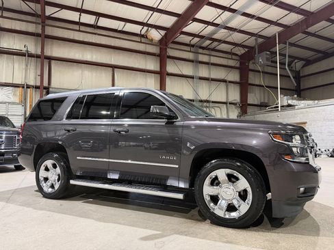 Used 2018 Chevrolet Tahoe LT w/ LT Signature Package RWD image 3