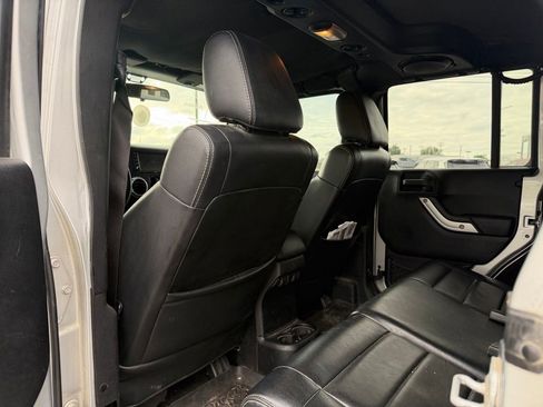 Used 2012 Jeep Wrangler Unlimited Rubicon w/ Connectivity Group AWD/4WD image 18