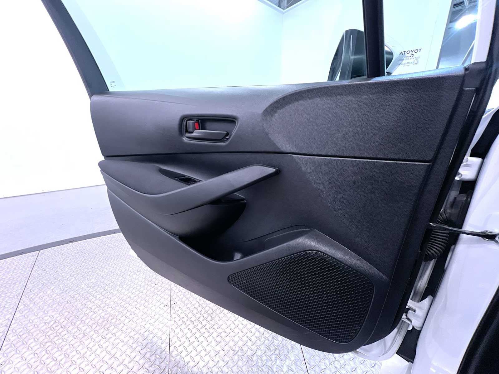Used 2025 Toyota Corolla LE FWD image 30