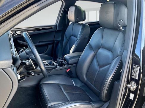 Used 2023 Porsche Macan Turbo image 21