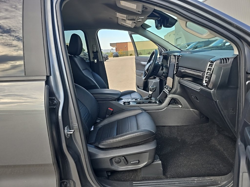 Used 2025 Ford Ranger Lariat w/ FX4 Off-Road Package AWD/4WD image 14