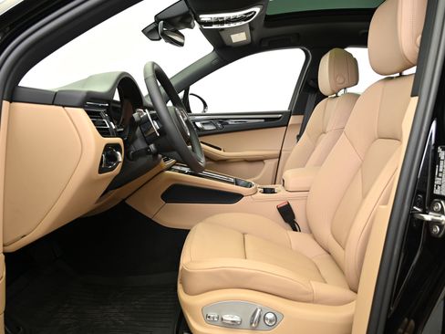 Used 2025 Porsche Macan image 37