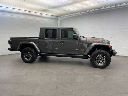 New 2026 Jeep Gladiator Mojave image 2