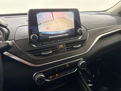 Used 2025 Nissan Altima 2.5 SV FWD image 40