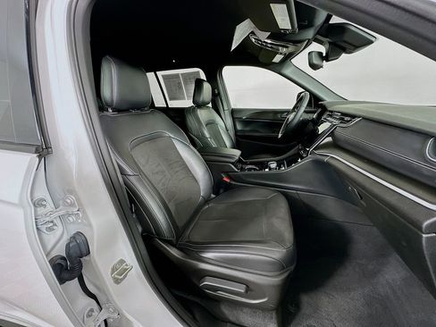 Certified 2023 Jeep Grand Cherokee Altitude image 39