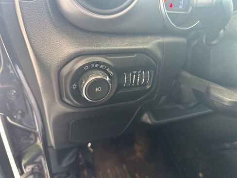 Used 2020 Jeep Wrangler Sport AWD/4WD image 12