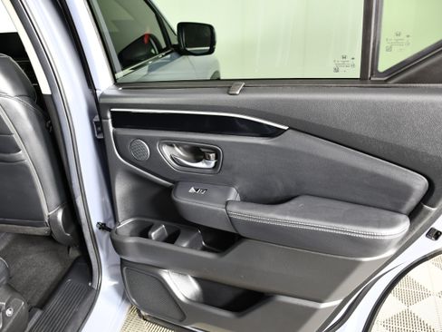 Used 2025 Honda Pilot Touring image 43
