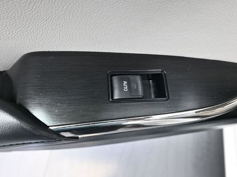 Used 2016 Toyota Avalon XLE Premium image 15