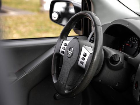 Used 2019 Nissan Frontier S image 11