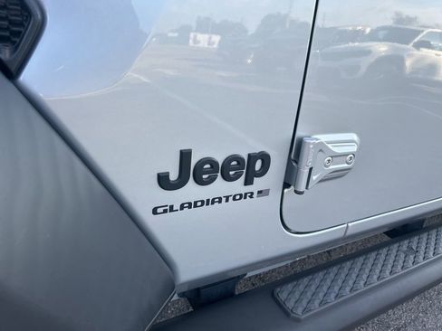 Certified 2024 Jeep Gladiator Sport image 18