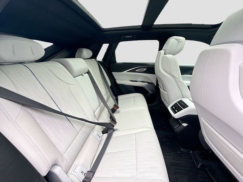 New 2025 Cadillac Lyriq Luxury image 28