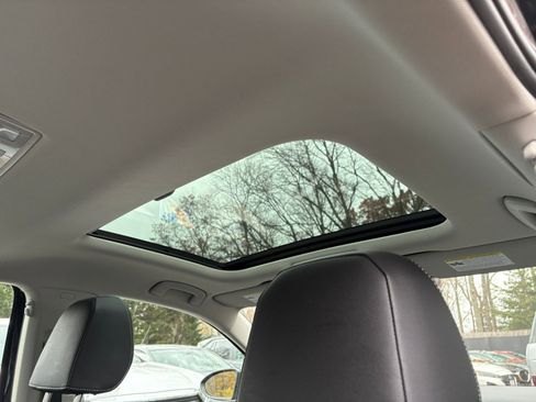 Used 2025 Volkswagen Jetta SE image 28