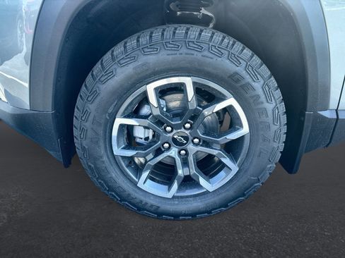 New 2026 Chevrolet Equinox ACTIV w/ Convenience Package III AWD/4WD image 18