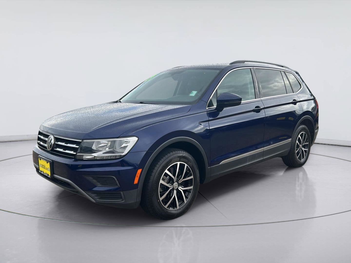 Used 2021 Volkswagen Tiguan SE w/ Panoramic Sunroof Package FWD image 1