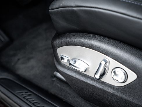 Certified 2026 Porsche Macan image 19