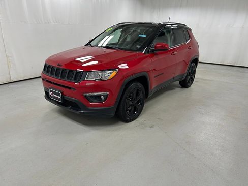 Used 2019 Jeep Compass Latitude AWD/4WD image 2