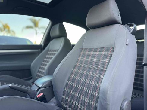 Used 2009 Volkswagen GTI 2-Door image 11