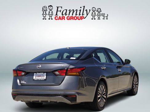 Used 2024 Nissan Altima 2.5 SV image 4