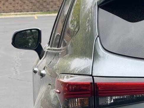 Used 2020 Toyota Highlander XLE FWD image 16