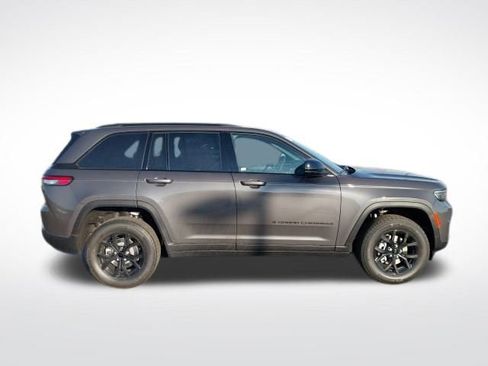 New 2025 Jeep Grand Cherokee Laredo image 23