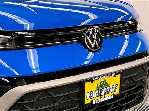 Used 2025 Volkswagen Taos SE w/ Panoramic Sunroof Package image 32