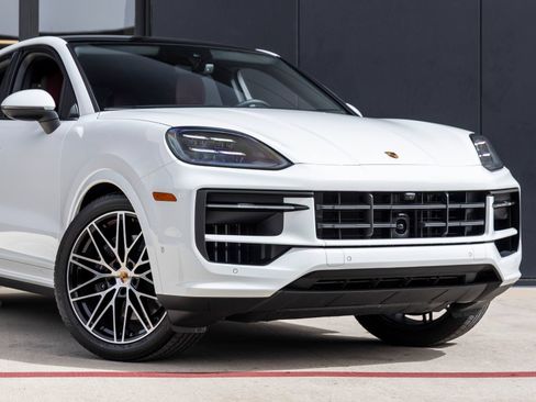 Certified 2025 Porsche Cayenne Coupe AWD/4WD image 9