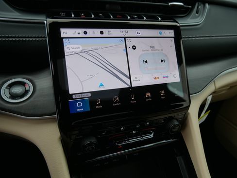 New 2025 Jeep Grand Cherokee Limited w/ Luxury Tech Group II image 15