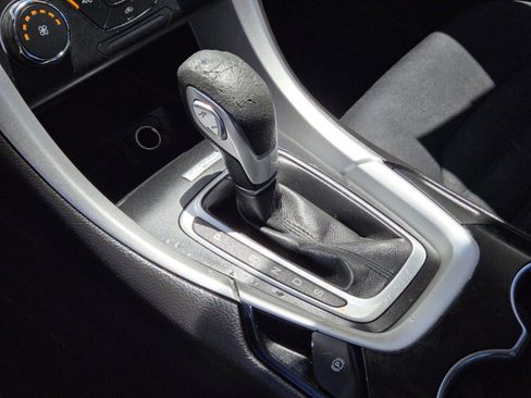 Used 2015 Ford Fusion SE w/ Equipment Group 201A FWD image 17