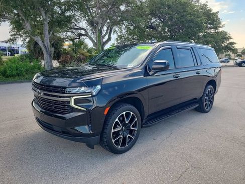 Used 2021 Chevrolet Suburban RST RWD image 2