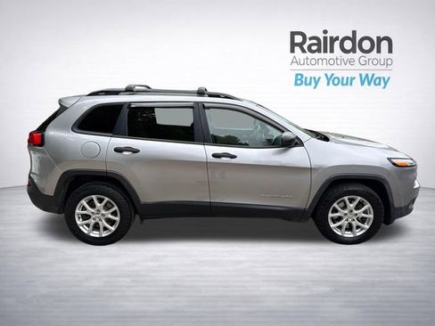 Used 2017 Jeep Cherokee Sport AWD/4WD image 9