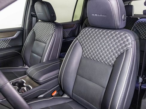 Used 2024 GMC Acadia Denali image 19