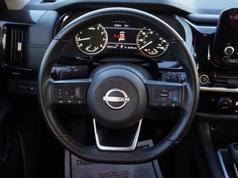 Used 2024 Nissan Pathfinder SV AWD/4WD image 18