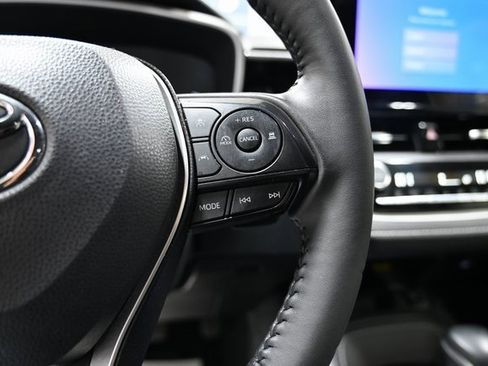 Used 2025 Toyota Corolla XSE image 25