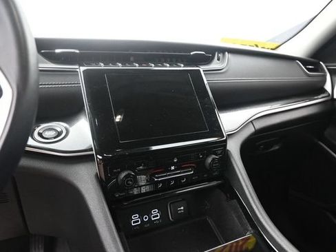 Used 2022 Jeep Grand Cherokee L Laredo w/ Luxury Tech Group I AWD/4WD image 24
