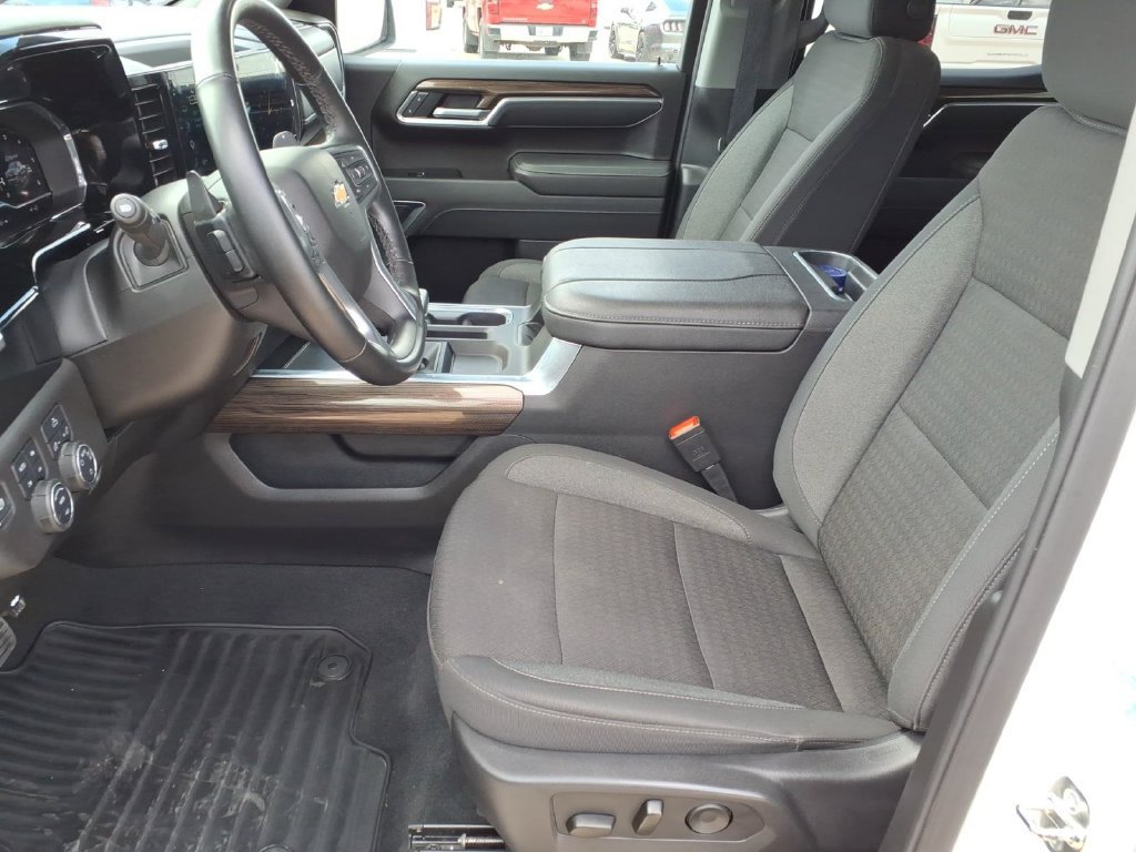 Used 2025 Chevrolet Silverado 1500 LT w/ Z71 Off-Road Package AWD/4WD image 16