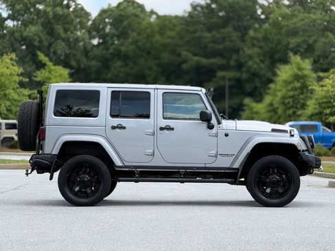 Used 2014 Jeep Wrangler Unlimited Rubicon w/ Dual Top Group AWD/4WD image 12