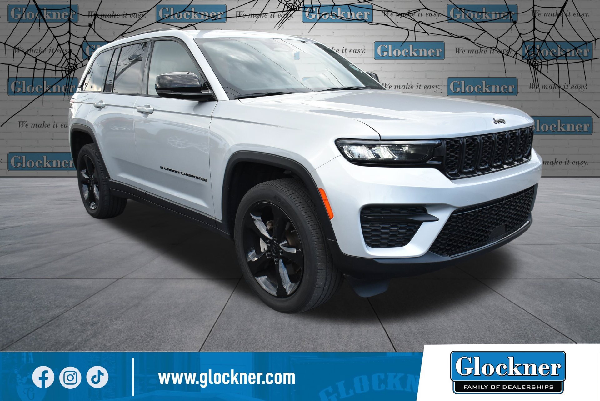 Used 2023 Jeep Grand Cherokee Altitude AWD/4WD image 3