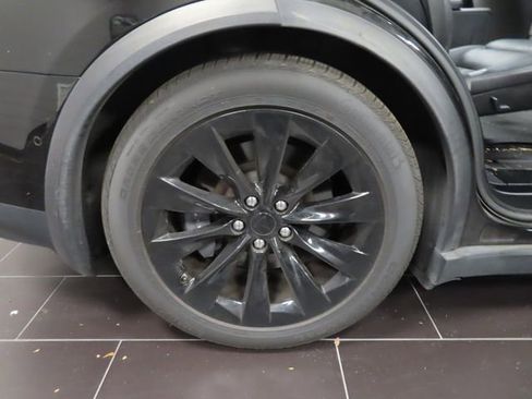 Used 2017 Tesla Model X image 10