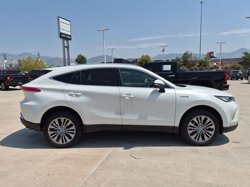 Used 2021 Toyota Venza XLE w/ Softex Package AWD/4WD image 7