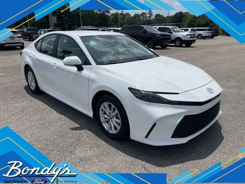 Used 2025 Toyota Camry LE FWD image 1